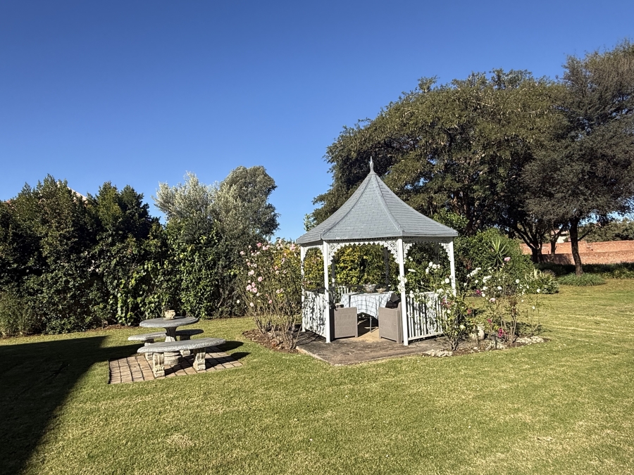 5 Bedroom Property for Sale in The Islands Estates North West